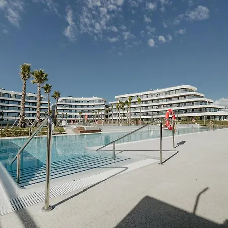 Vivi Homes - Sunset Pool, Sauna, Gym&beach Apartment *