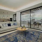 Apartamento Vivi Homes - Sunset Pool, Sauna, Gym &