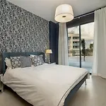 Apartamento Vivi Homes - Sunset Pool, Sauna, Gym &