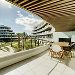 شقة Vivi Homes - Sunset Pool, Sauna, Gym & توريمولينوس