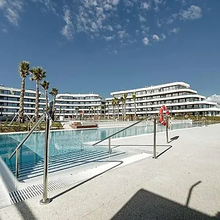 דירה Vivi Homes - Sunset Pool, Sauna, Gym & טורמולינוס