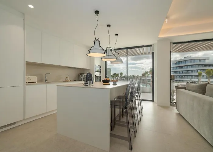 Vivi Homes - Sunset Pool, Sauna, Gym & Διαμέρισμα Τορρεμολίνος