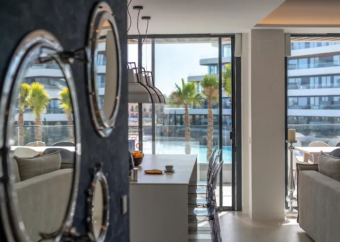 Vivi Homes - Sunset Pool, Sauna, Gym & Διαμέρισμα