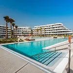 Vivi Homes - Sunset Pool, Sauna, Gym&beach Apartment *