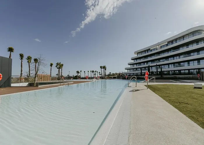 Vivi Homes - Sunset Pool, Sauna, Gym & Apartment *